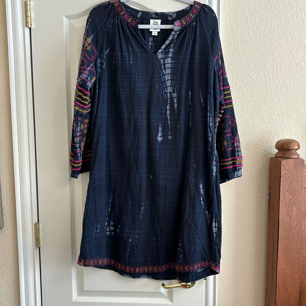 Sz M. Long sleeve thin fabric. 100%cotton